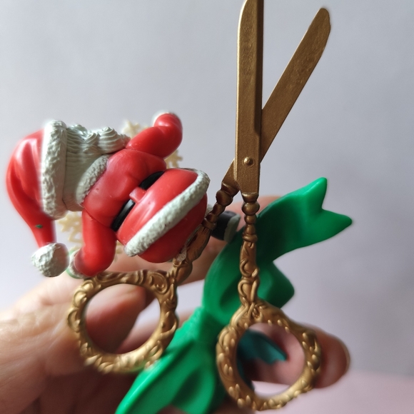 Vintage Santa On Scissors Making Snowflakes Christmas Ornament 1997 - Picture 4 of 5